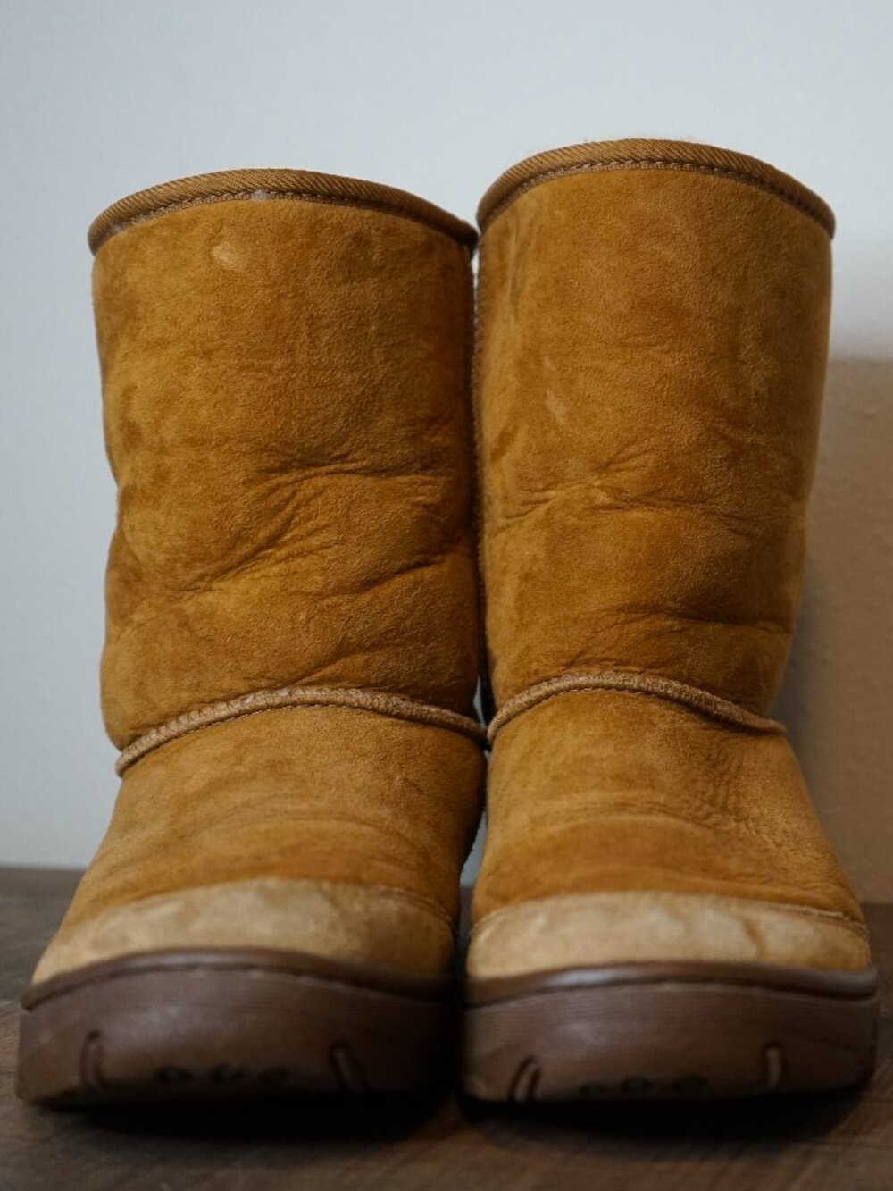 UGG Classic Short Chestnut Suede Boots Size 10 Winter